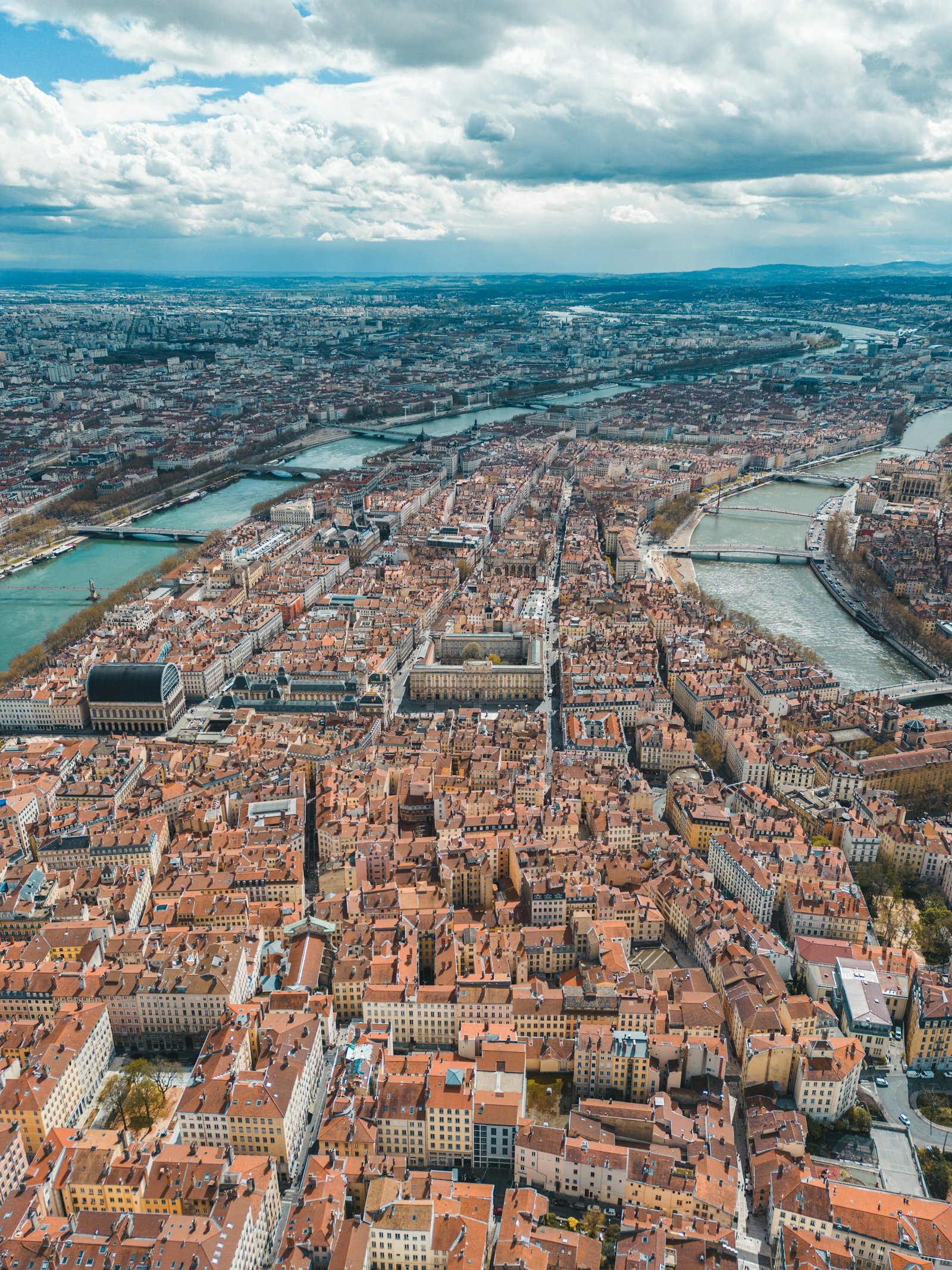 Lyon vue du ciel, entre Rhône et Saône